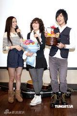 幻灯：静物乐团发新专辑 好友范玮琪贴心站台