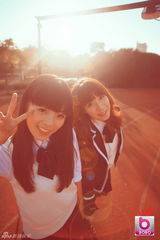 组图：美少女团体AK98穿水手服拍代言写真