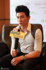 组图：吴奇隆上视节人气奖无悬念称感谢粉丝