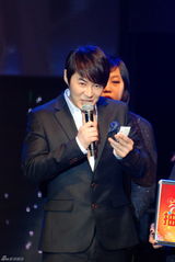 高清组图：神话JUNJIN会歌迷 开心互动劲歌热舞