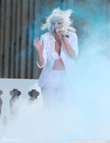 幻灯图：Lady Gaga泡面头再造经典 青面獠牙很聊斋