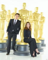高清图：詹姆斯-弗朗哥和安妮-海瑟薇拍奥斯卡海报