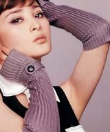 幻灯组图：蒋勤勤夏日写真 优雅妩媚自信迷人