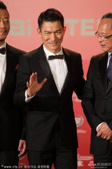 组图：《盲探》剧组走红毯 刘德华帅气现身