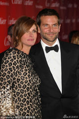 组图：桑德拉出席棕榈泉电影节 朱莉娅-罗伯茨豹纹争艳