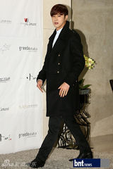 组图：韩笑星洪禄基大婚 SM娱乐家族总动员祝贺