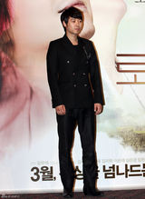 组图：韩片《浪漫天堂》试映 金东旭金智媛等宣传