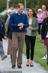 组图：凯特王妃产后与王子亮相 身材迅速恢复