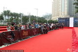 组图：第八届亚洲电影大奖红毯记者抢占机位