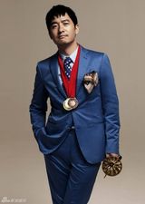 组图：郭晓冬杂志大片造型多变 时尚达人气场十足