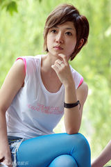 组图：杭州快女11强化身美少女骑士 演绎无敌青春