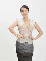 组图：李涵最新夏日写真 烈焰红唇显妩媚