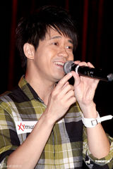 组图：光良签唱会获粉丝表白 避谈重组无印良品