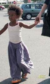 幻灯图集：朱莉带三子女畅游法国土伦