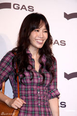 组图：侯佩岑休闲装亮相派对 香月明美低胸性感