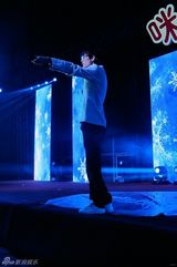 组图：许嵩携新书《海上灵光》安徽办歌会