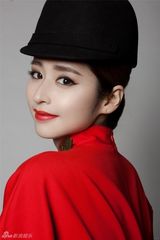 组图：颖儿红裙写真明媚动人笑靥如花