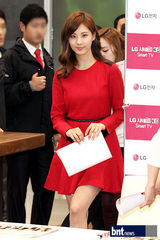 组图：少女时代清新亮相签名会 可爱萌表情多