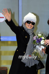 组图：中国女演员巩俐赴韩宣传新片《上海》