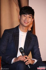 高清组图：金秀贤台湾会粉丝 帅气亮相讲台语