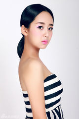 组图：杨紫【演员】性感写真告别青涩 桃花妆20岁蜕变