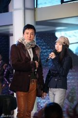 组图：杨钰莹新年复出与毛宁湖南春晚甜蜜合唱