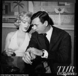 组图：梦露赴派对旧照首曝光 身穿经典露背礼服