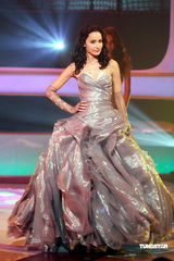 幻灯：众星出席慈善夜 容祖儿、Big4卖力演出