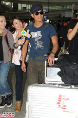 组图：郭富城熊黛林双飞马尔代夫庆生回港