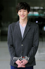 组图：金贤珠宣传《亮晶晶》 有天弟弟全程微笑