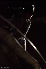 组图：李玉刚新剧采风之路多坎坷 露宿荒漠