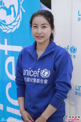 组图：郭晶晶教爱子拜年手势 看旧爱田亮综艺