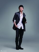 组图：韩庚拍摄秋季型男大片 称新专辑已在筹备