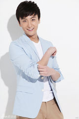 组图：范冰冰李治廷登封面 卡通造型圆童话梦