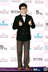 组图：韩国笑星赵志勋大婚 HAHA献歌众星祝贺