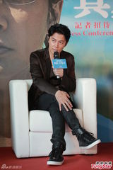 组图：福山雅治新片香港首映 粉丝围堵场面火爆