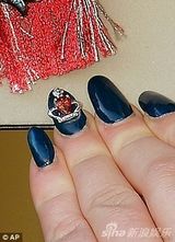 组图：阿黛尔因音乐成就授勋 获查尔斯颁发勋章