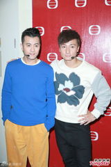 组图：张智霖录《奖门人》 伍咏薇周丽淇同场