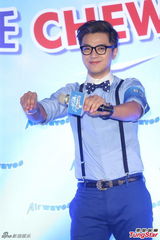 组图：罗志祥扮“罗主任” 搞笑大跳啾啾舞