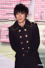 组图：日韩艺人齐登小巨蛋 张小燕庾澄庆造型大PK