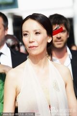 组图：《朱花之月》首映礼 河濑直美携儿子亮相