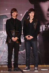 组图：东方神起帅气亮相台湾 昌珉大赞林志玲漂亮