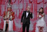 组图：央视春晚平安许艺娜阿普萨萨联唱