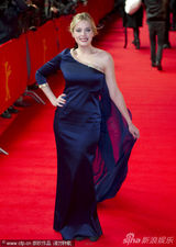 组图：《生命的火花》首映 莎尔玛-海雅克高贵现身