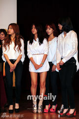 组图：Kara携手张瑞徐担任韩国食品出口形象大使