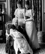 组图：英乔治小王子受洗 各国王室宝宝洗礼盘点