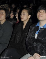 组图：王菲演唱会众星捧场 带众人为灾民祈福