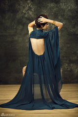 杨雪礼服写真曝光 尽显高贵典雅风范