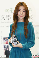 组图：陈绮贞活动快闪 众媒体扑空傻眼