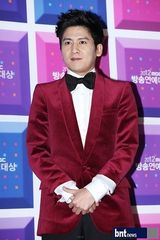 组图：姜虎东黄光熙等出席MBC演艺大赏颁奖礼